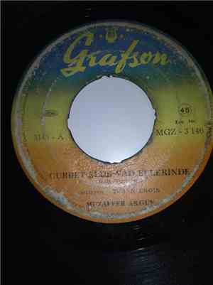 Muzaffer Akgün - Gurbet Elde Yad Ellerinde / Dolana Ay Dolana