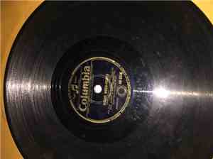 Kay Kyser And His Orchestra - Kiss-Kiss Kisin' In The Corn / Woody Wood-Pecker