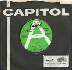 The Stone Poneys With Linda Ronstadt - Different Drum
