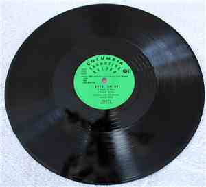 Peggy King -  Burn Em Up / The Hottentot