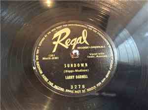 Larry Darnell - My Baby Don't Love Me / Sundown