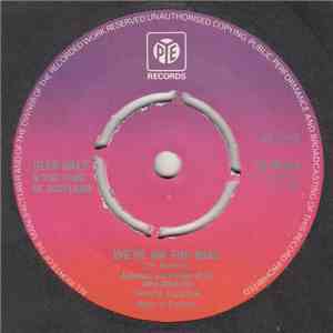 Glen Daly & The Fans Of Scotland - We're On The Ball