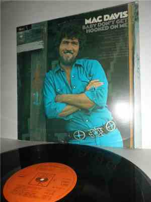 Mac Davis - Baby Don't Get Hooked On Me