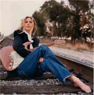 Sophie B. Hawkins - Folkadelphia Session 1​/​31​/​2015
