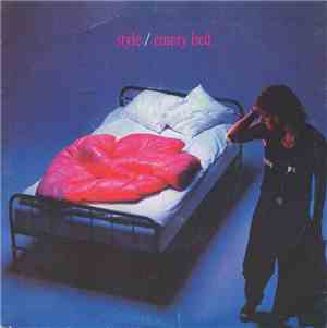 Style  - Empty Bed